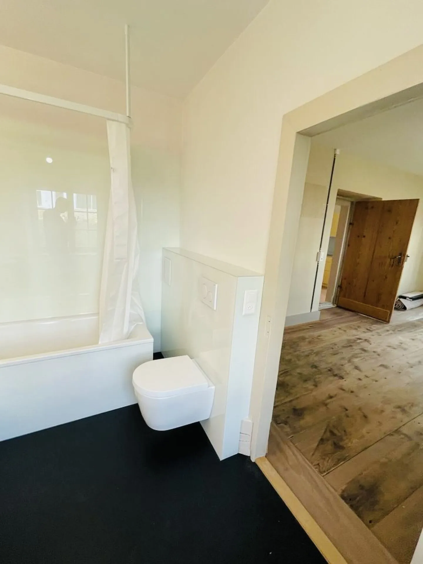 Stylish 4-Room Apartment with Charm and Cozy Atmosphere - Photo 11 of 12