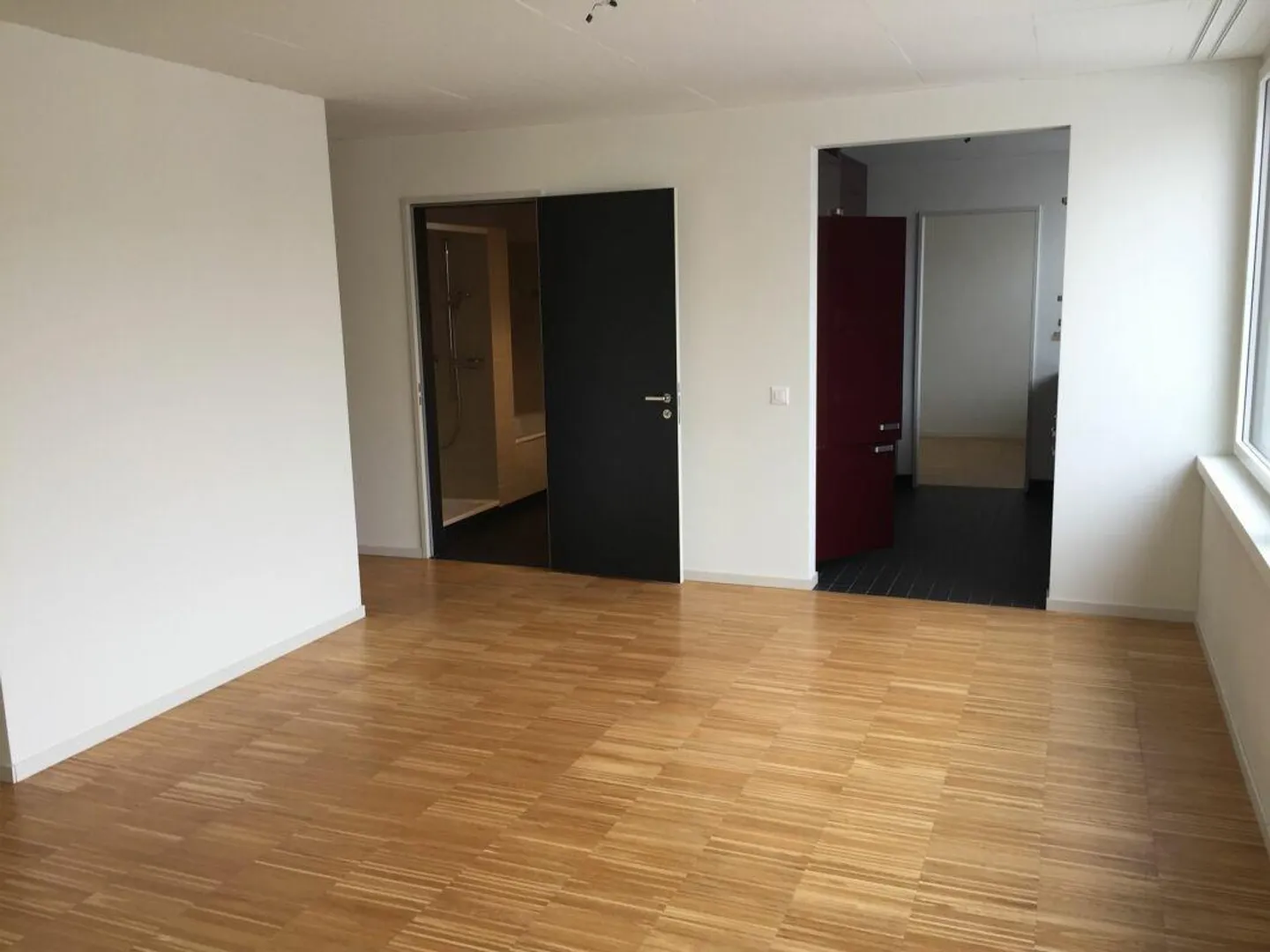 Spacious & Bright Apartment on the Raised Ground Floor - Photo 2 of 4