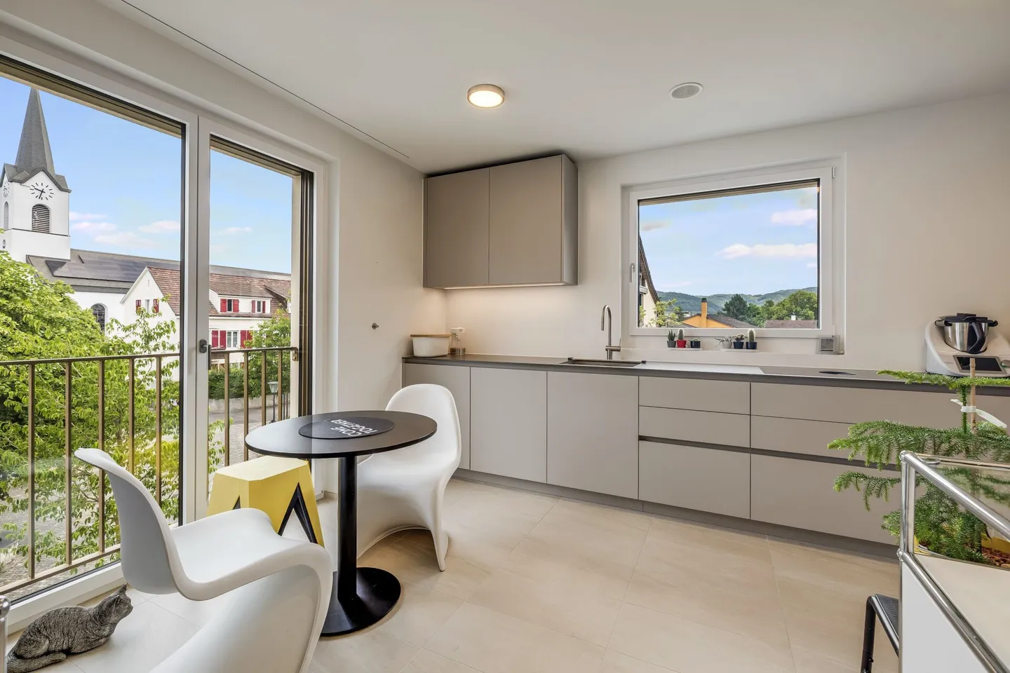 Modern 4.5 Room Maisonette Apartment with Loggia and Parking Space - Photo 4 of 16