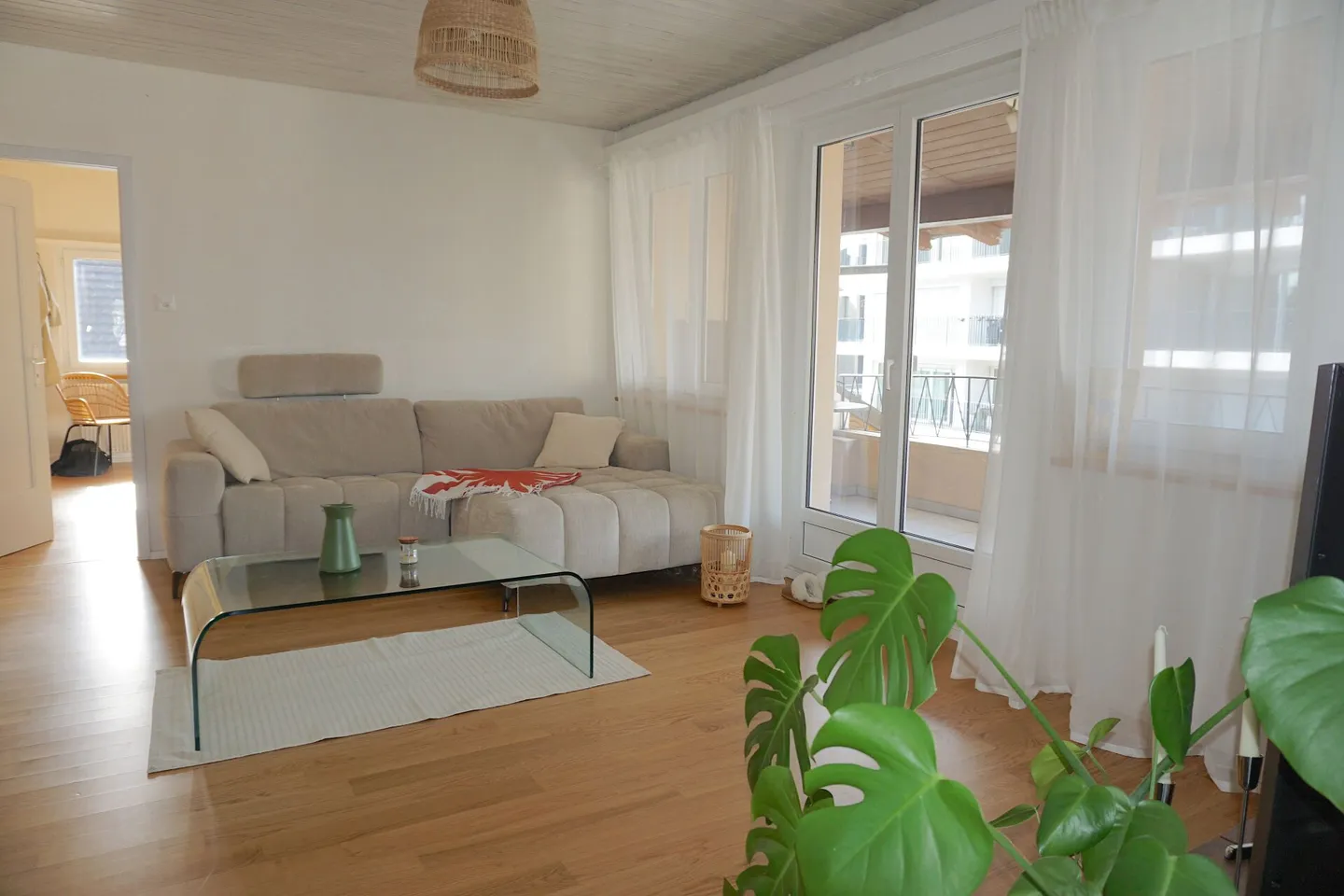 ARI-253 - Edificio con 3 appartamenti, 3 garage e 2 posti auto vicino alla stazione CFF - Foto 2 di 12