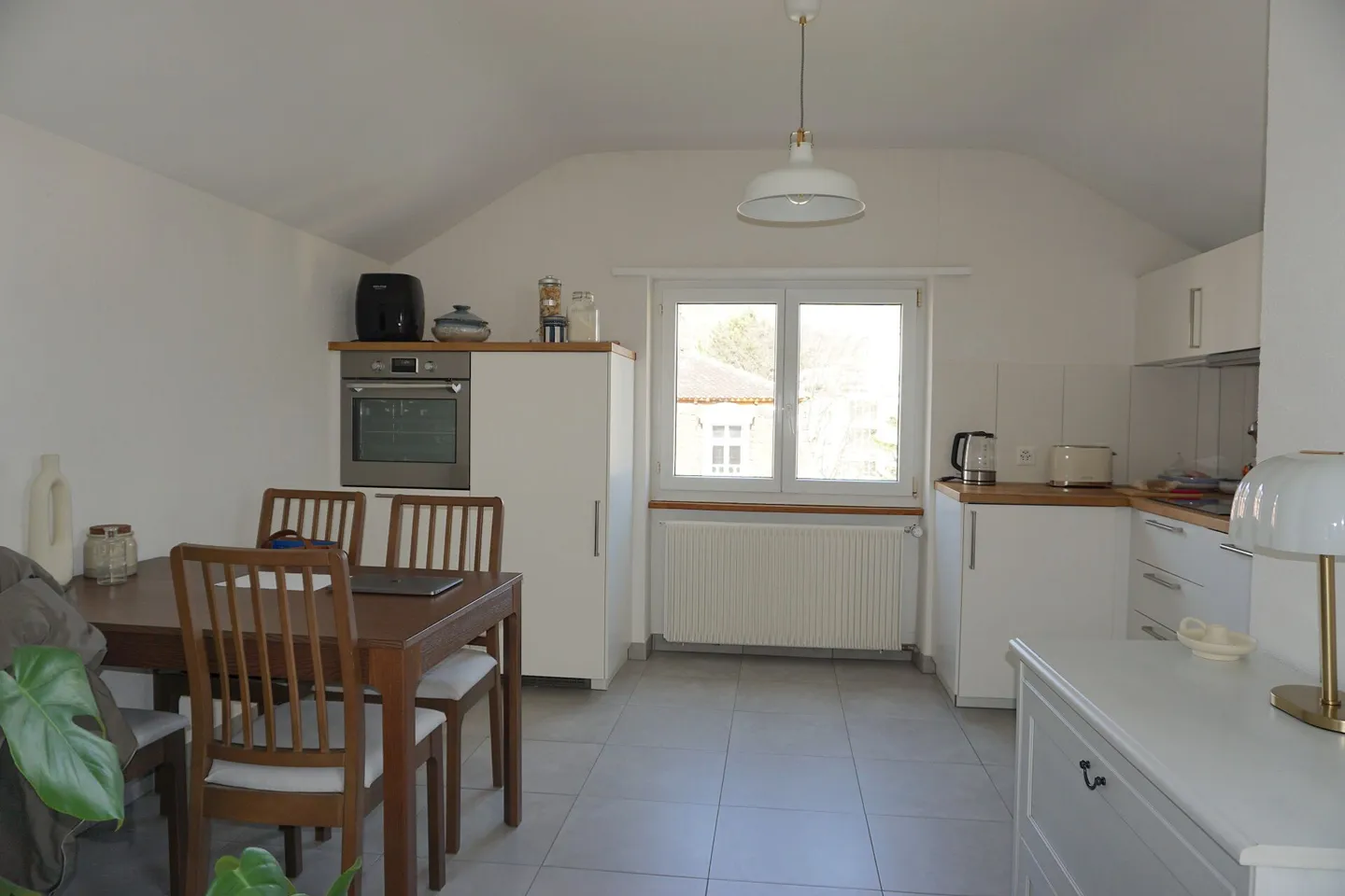 ARI-253 - Edificio con 3 appartamenti, 3 garage e 2 posti auto vicino alla stazione CFF - Foto 3 di 12