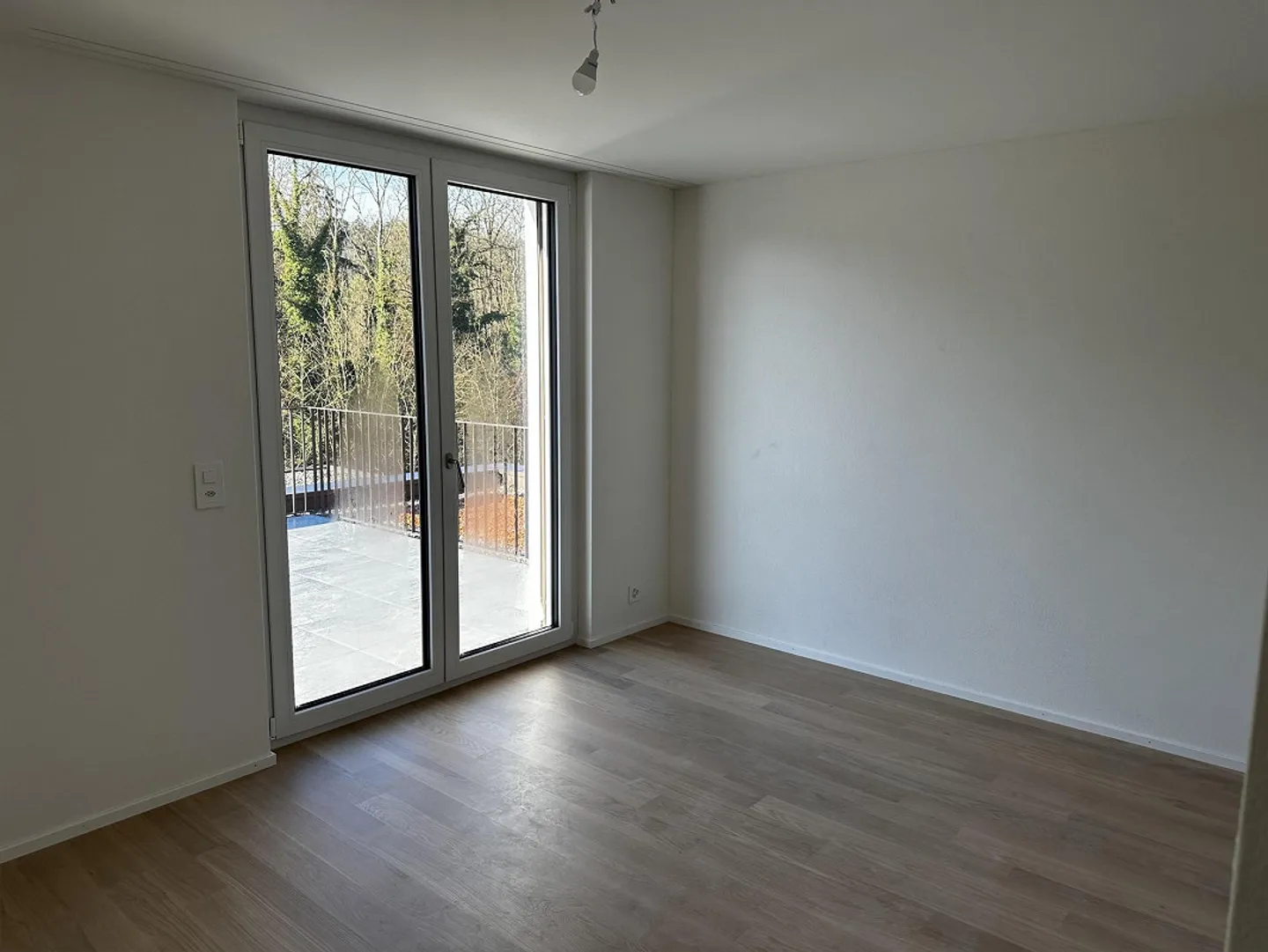 Prima locazione - splendida attico di 5,5 stanze con grande terrazza e vista sul verde - Foto 11 di 13