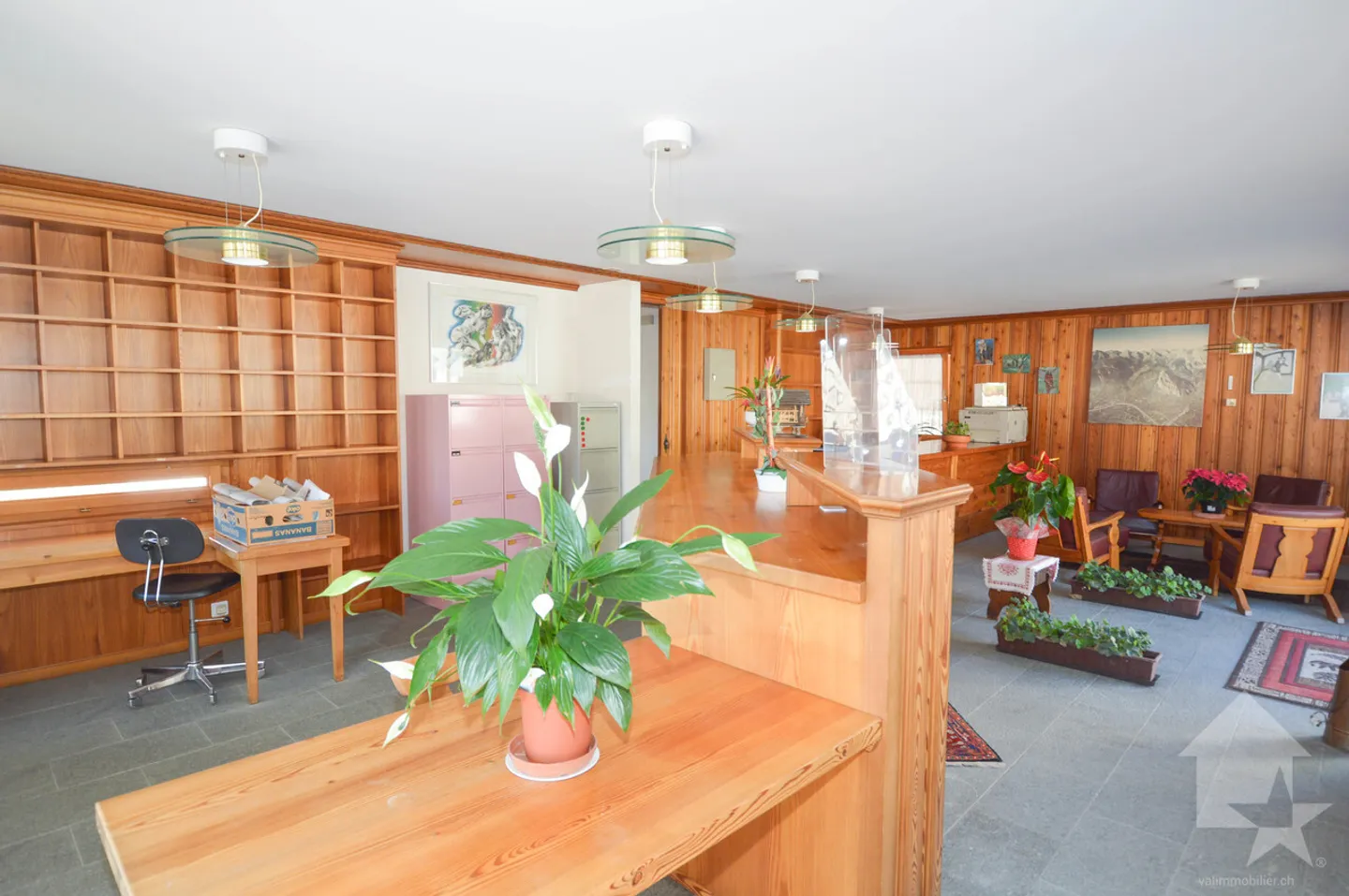 Locali commerciali, posizione privilegiata - Foto 3 di 12