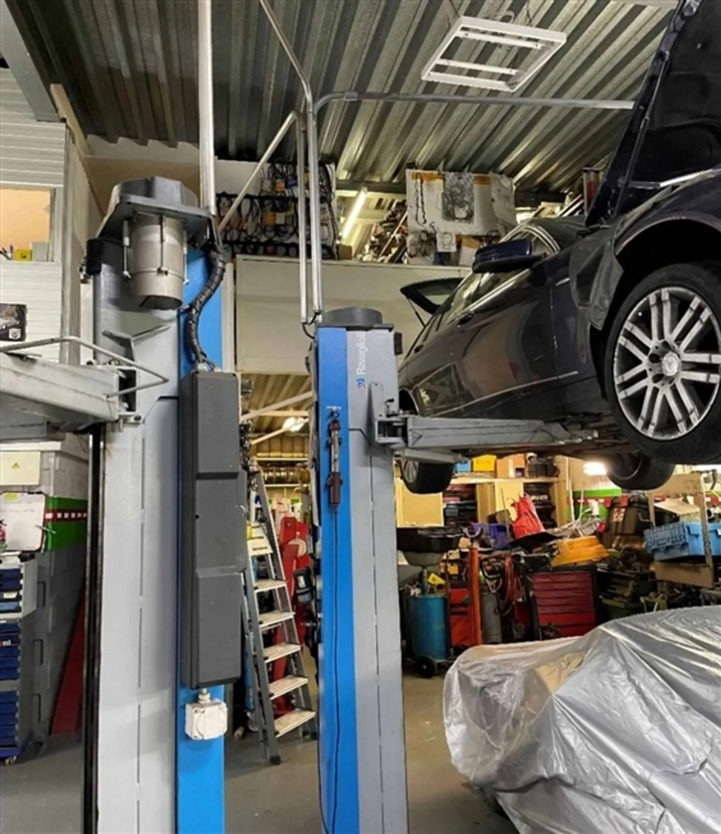 Rare Opportunity in Aclens Workshop for Mechanics and Bodywork - Photo 1 of 5