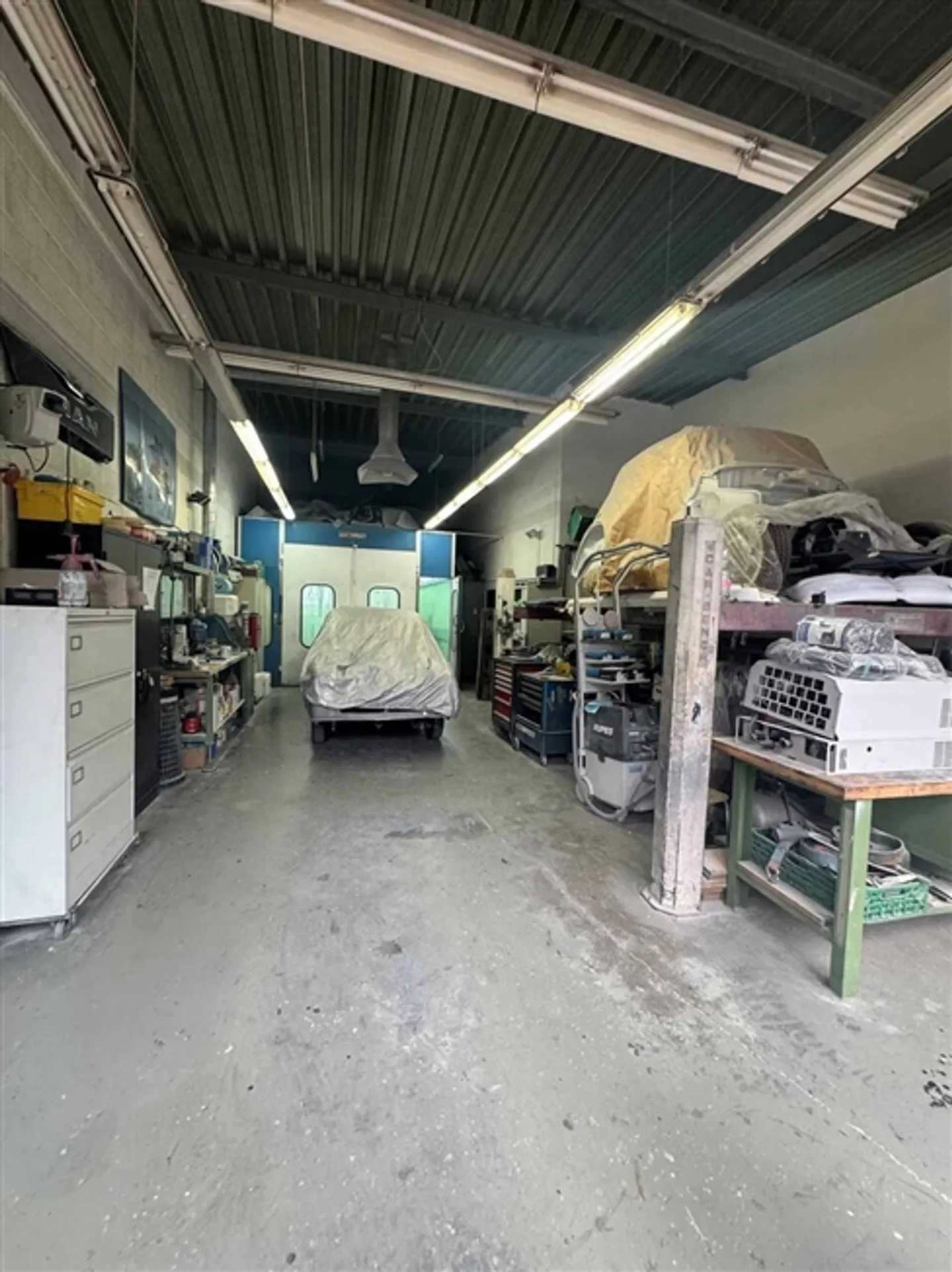 Rare Opportunity in Aclens Workshop for Mechanics and Bodywork - Photo 4 of 5