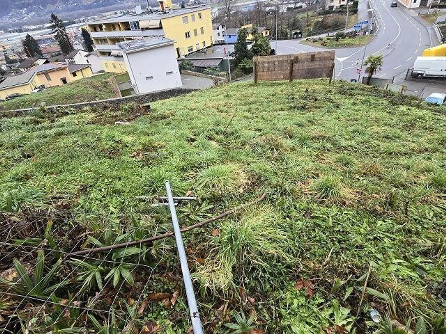 R2 Land of 1087 m2 with approved project for 2 houses, 2 apartments... - Photo 6 of 13