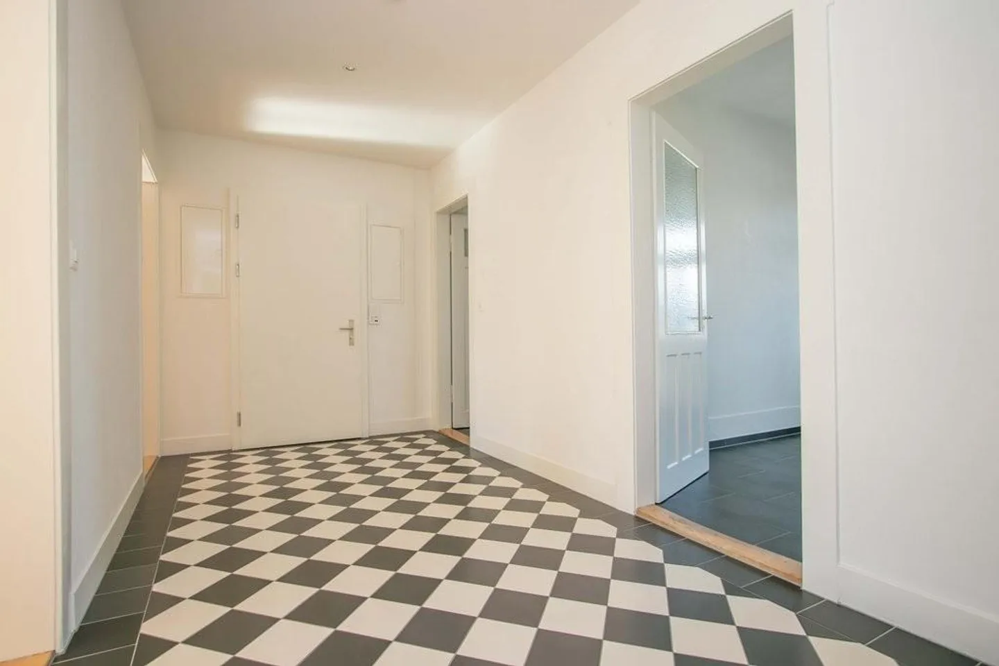 Moderne Altbauwohnung mit wundervoller Aussicht nahe Stadtzentrum - Foto 7 von 7