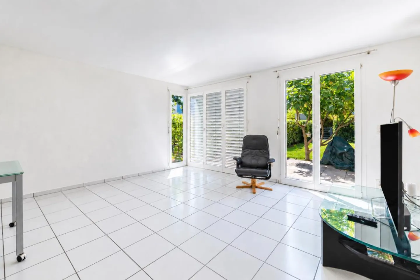 Maison d'angle moderne avec jardin - Photo 4 sur 13