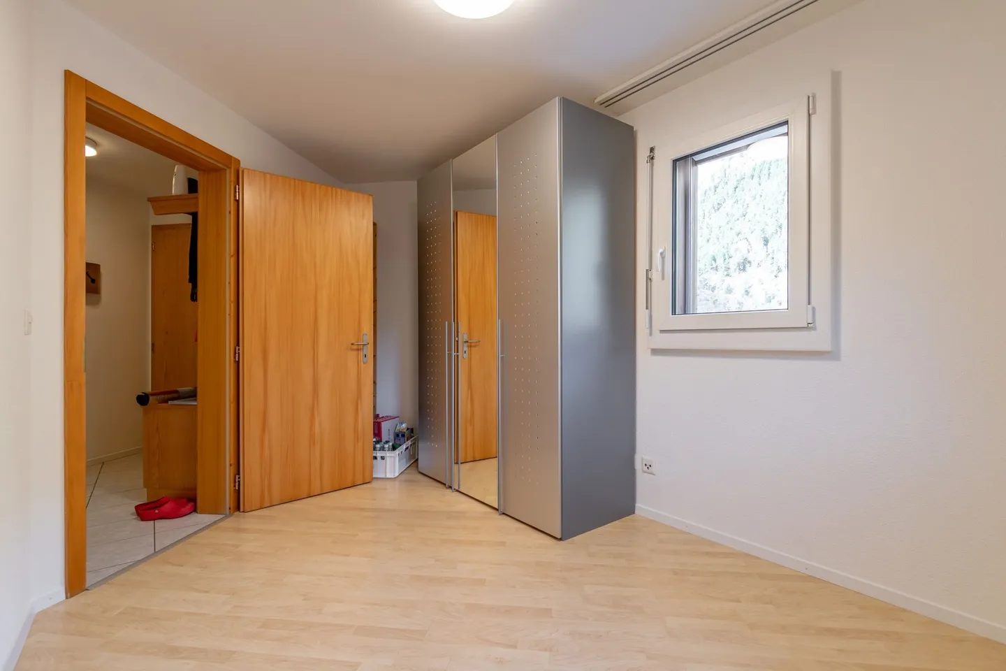 Exclusive 5.5-room apartment in Grengiols - freshly renovated & in top condition - Photo 13 of 15