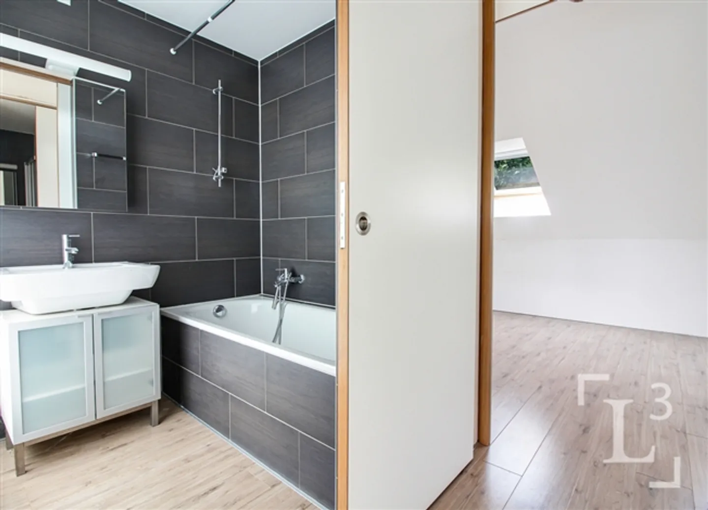 Modernes Giebelhaus mit Garten - Foto 14 von 16