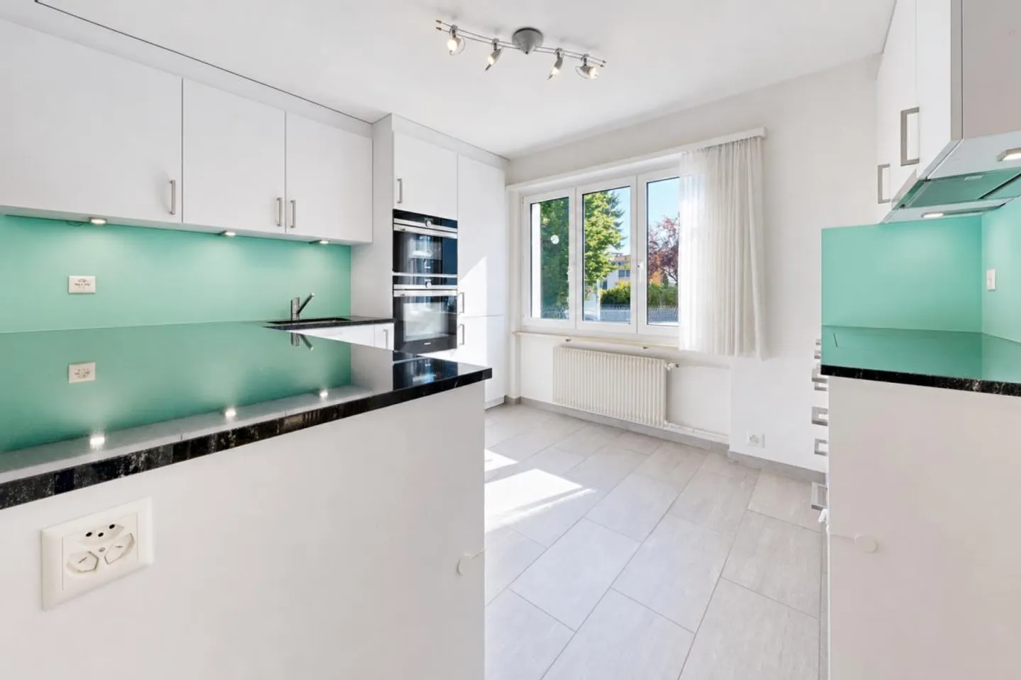 Attraente casa unifamiliare di 4,5 locali con garage, balcone e giardino a Reinach - Foto 4 di 30