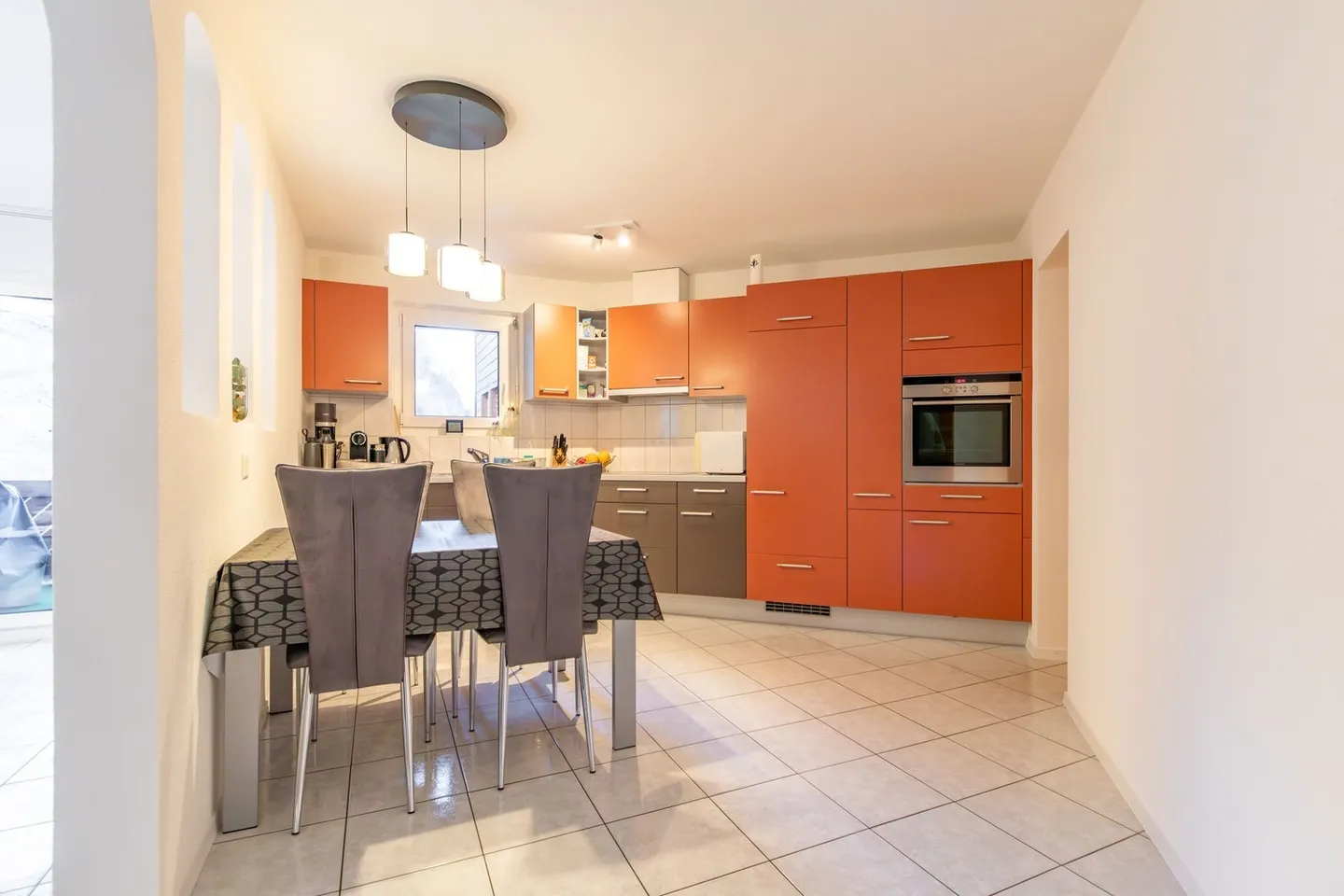 Exclusive 5.5-room apartment in Grengiols - freshly renovated & in top condition - Photo 4 of 15