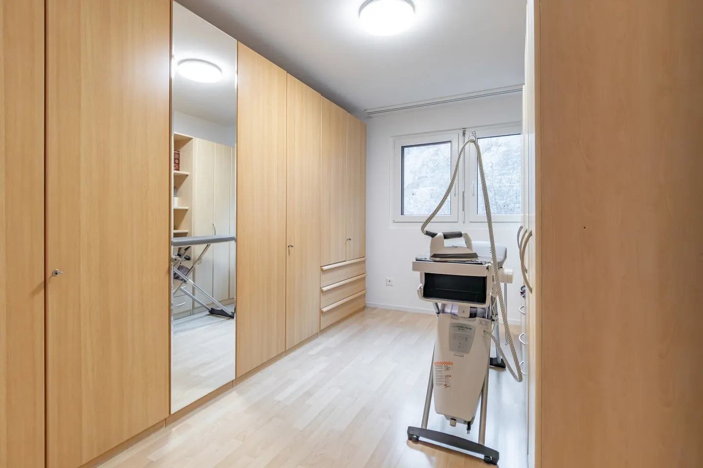 Exclusive 5.5-room apartment in Grengiols - freshly renovated & in top condition - Photo 5 of 15