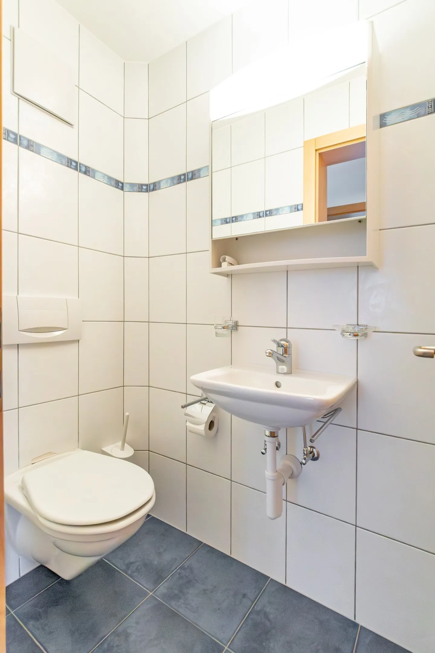 Exclusive 5.5-room apartment in Grengiols - freshly renovated & in top condition - Photo 6 of 15