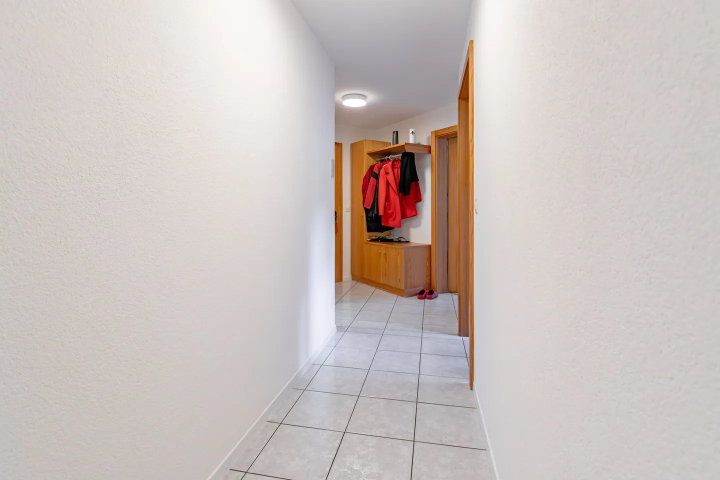 Exclusive 5.5-room apartment in Grengiols - freshly renovated & in top condition - Photo 14 of 15