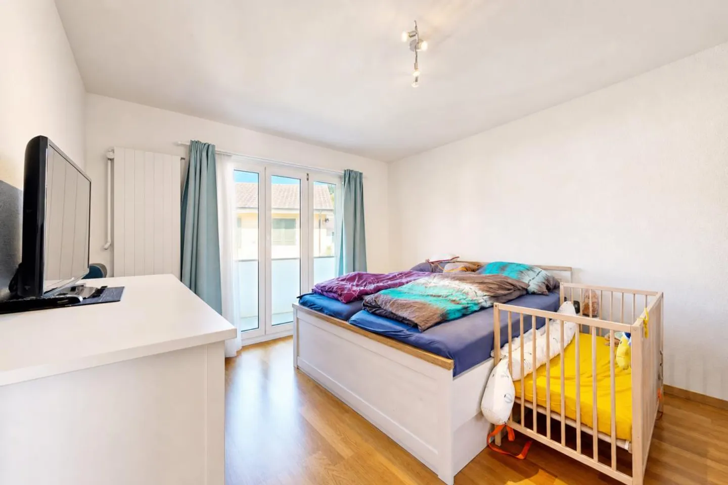 Attraente casa unifamiliare di 4,5 locali con garage, balcone e giardino a Reinach - Foto 15 di 30