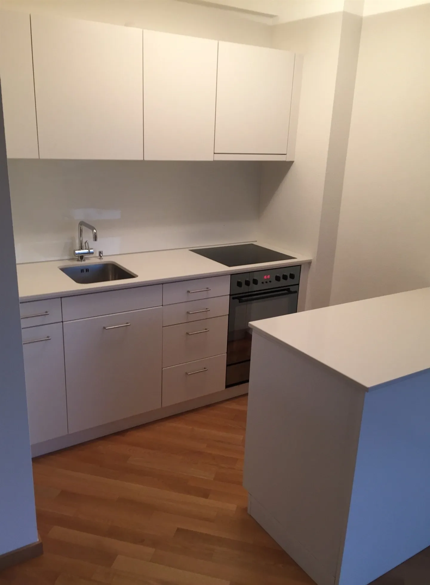 Perfect Single Apartment - Photo 2 of 5