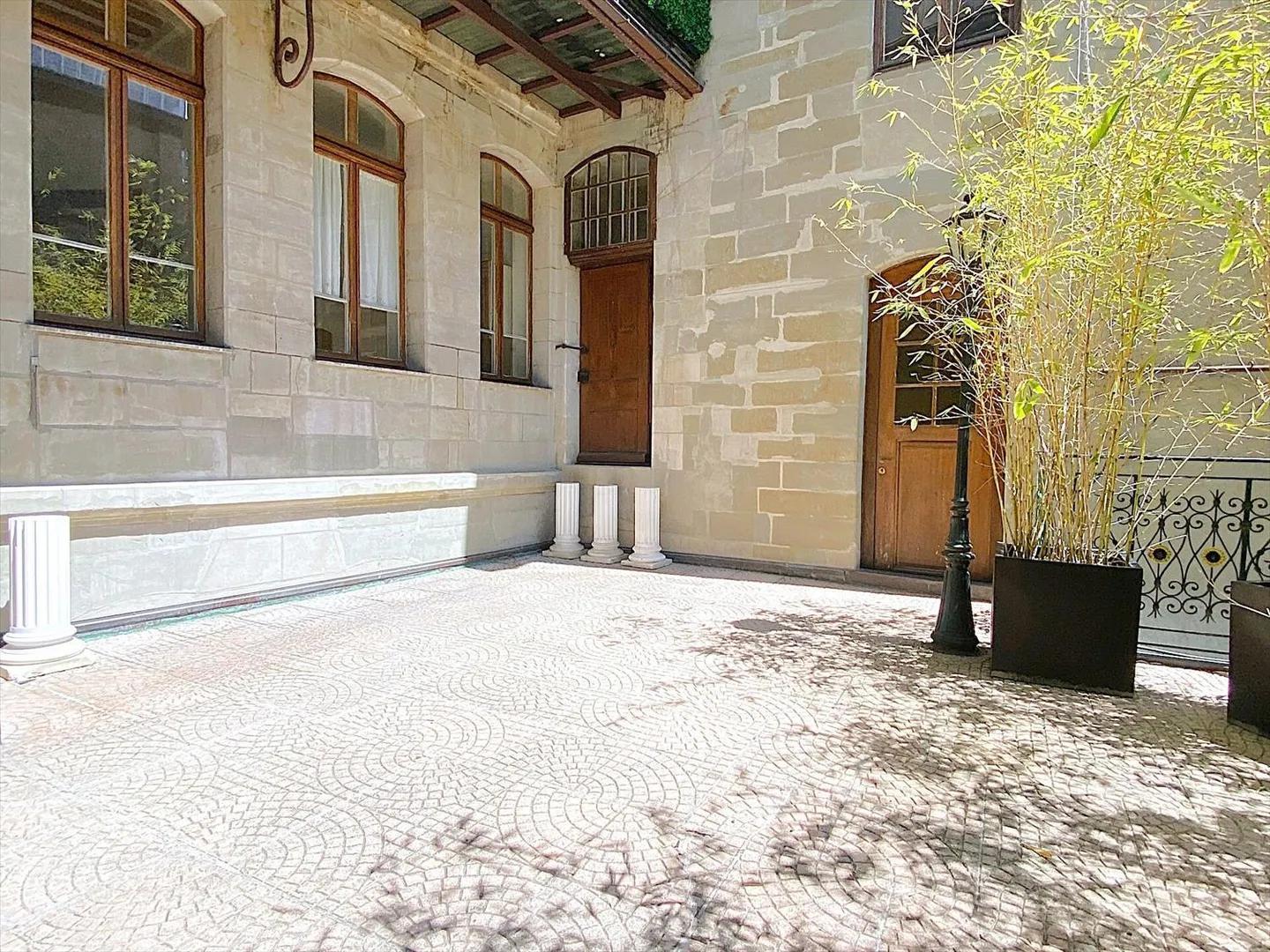 6 Unusual Rooms with Terrace in the Old Town - Photo 3 of 8