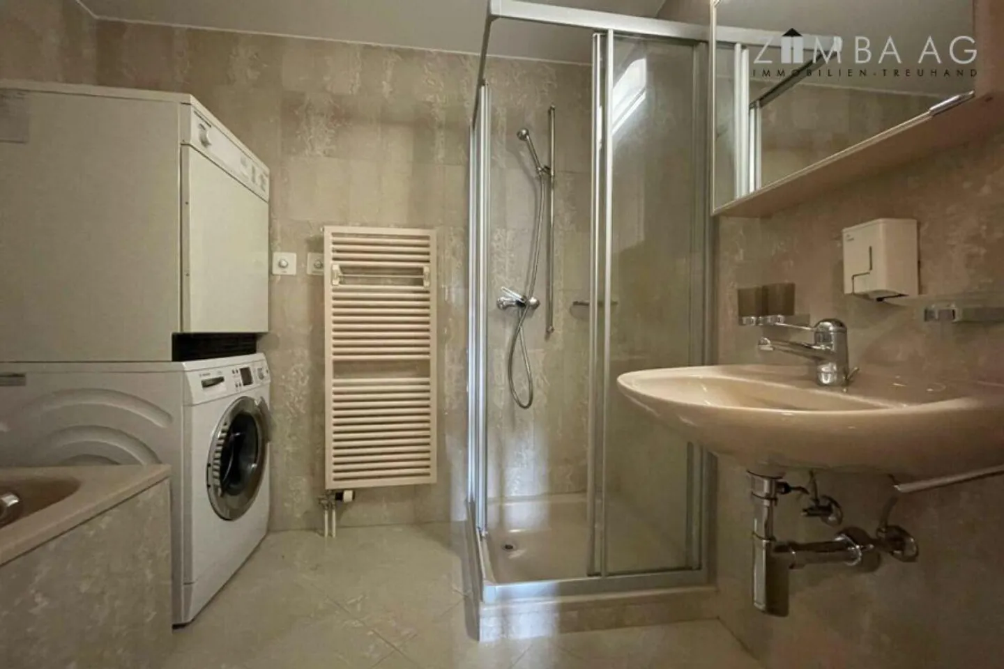 In una casa unifamiliare, spaziosa, soleggiata e tranquilla - Foto 7 di 11