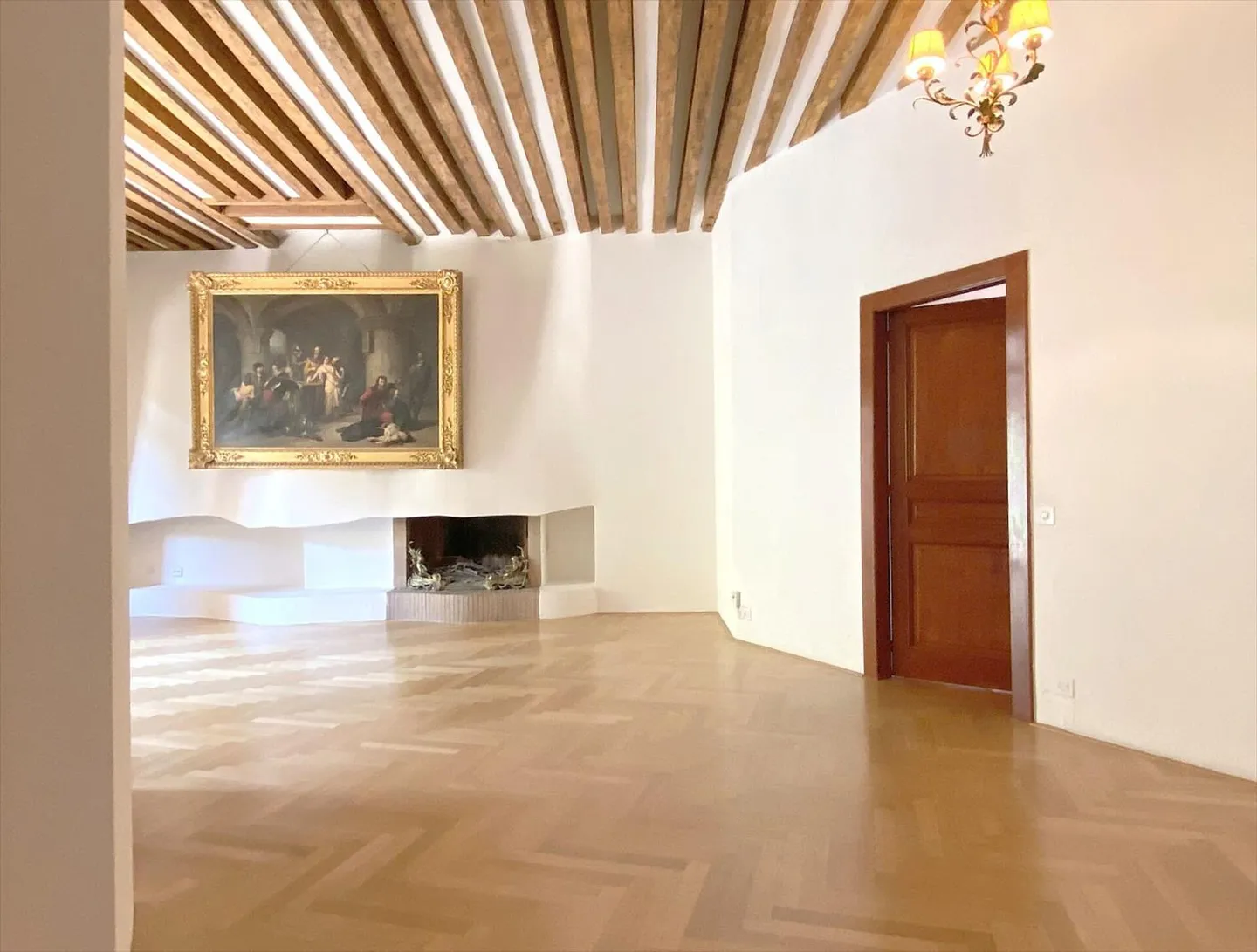 6 Unusual Rooms with Terrace in the Old Town - Photo 1 of 8