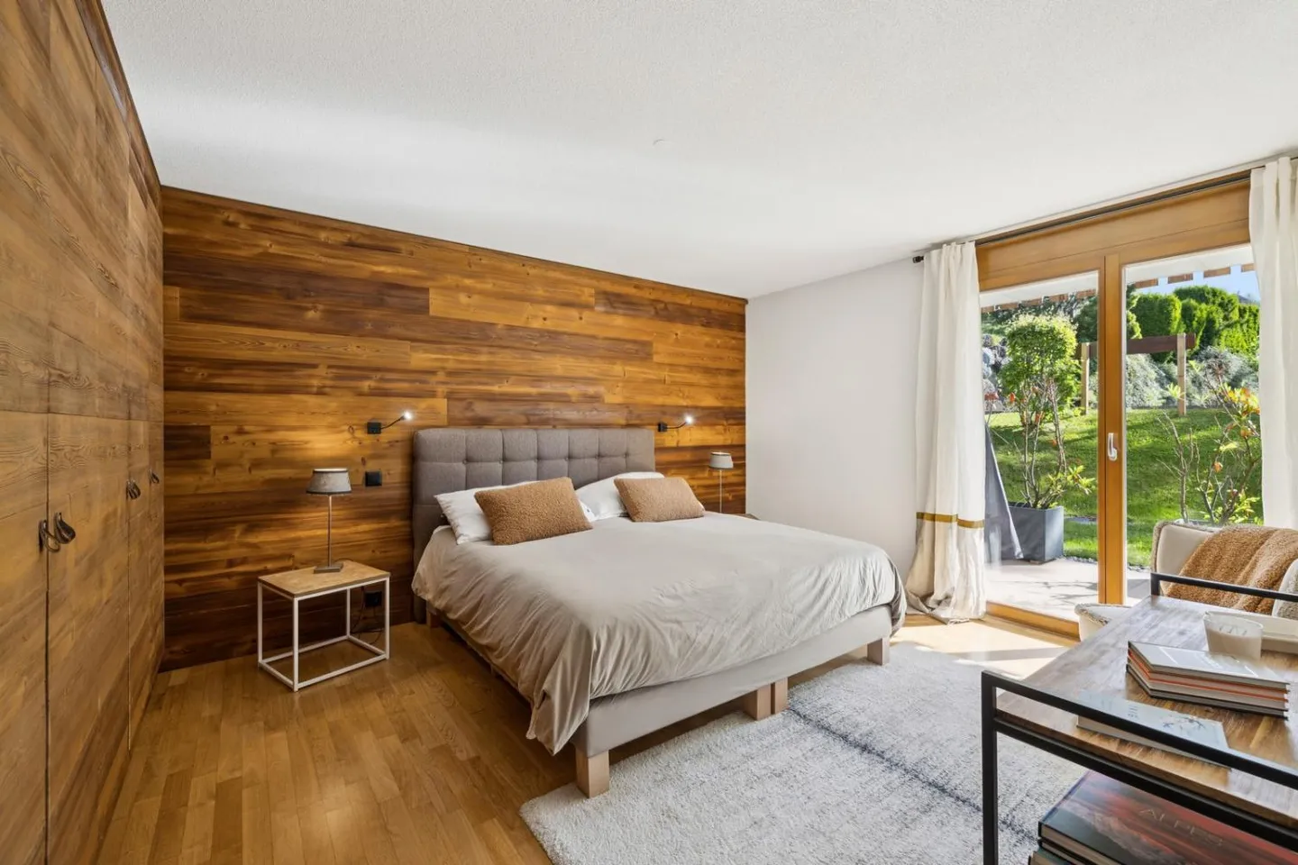 Magnifique propriété de 4,5 pièces avec haut standing, terrasse et jardin, belle vue dégagée - Photo 3 sur 13