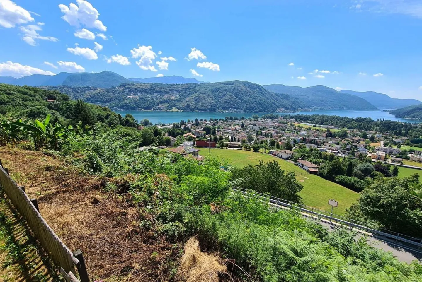 GENEHMIGTES PROJEKT FÜR EIN ZWEIFAMILIENHAUS MIT SEEBLICK IN NEGGIO - Foto 7 von 9