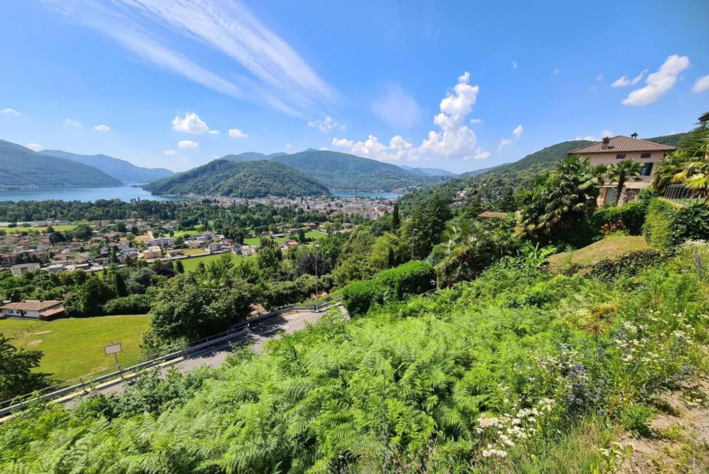 GENEHMIGTES PROJEKT FÜR EIN ZWEIFAMILIENHAUS MIT SEEBLICK IN NEGGIO - Foto 9 von 9