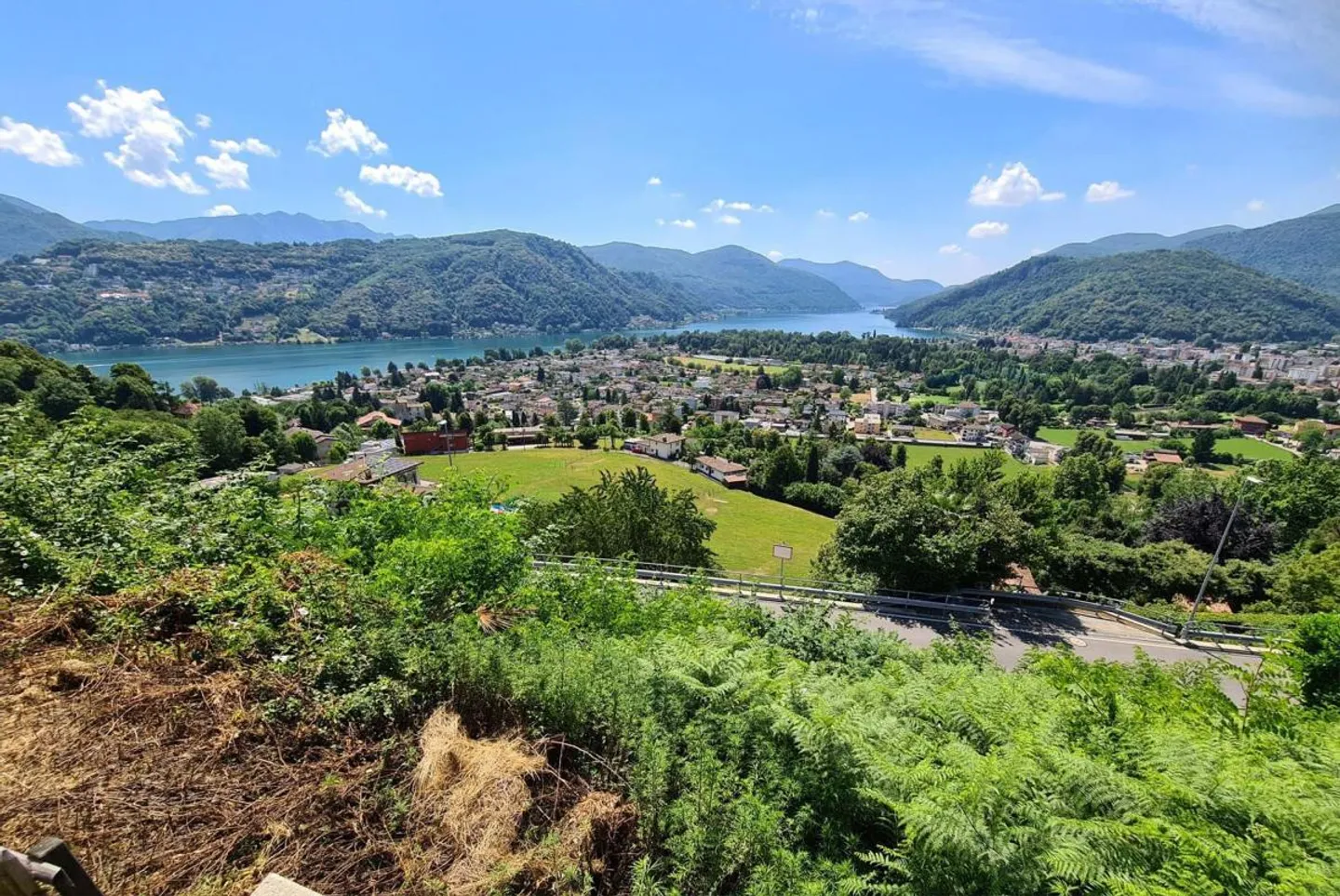 GENEHMIGTES PROJEKT FÜR EIN ZWEIFAMILIENHAUS MIT SEEBLICK IN NEGGIO - Foto 8 von 9