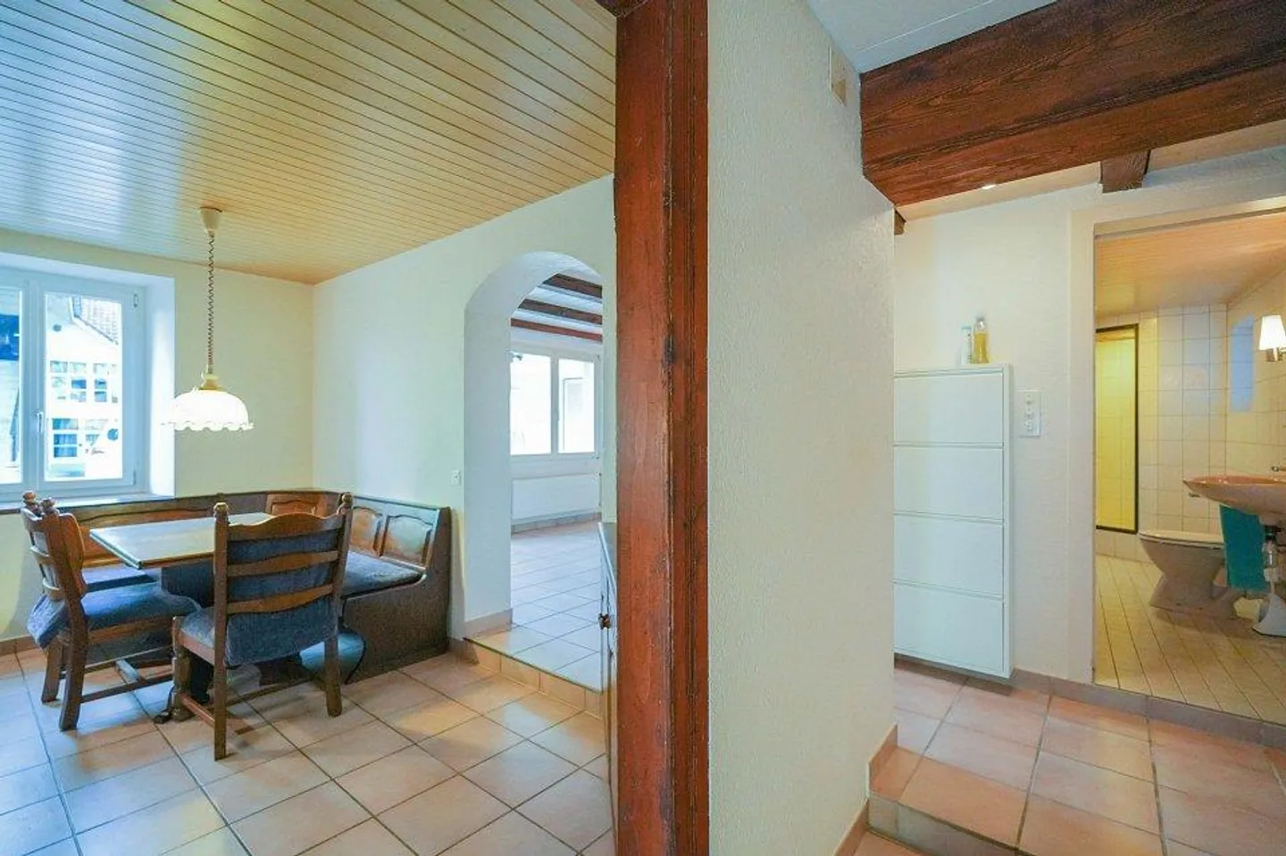 Charmant und grosszügig: 6-Zimmer-Haus mitten im alten Dorfkern - Foto 6 von 13