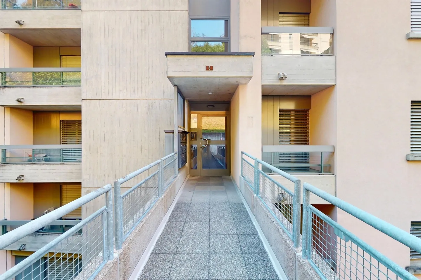 Grandi stanze, due bagni e possibilità di installare la propria lavatrice - Foto 1 di 8