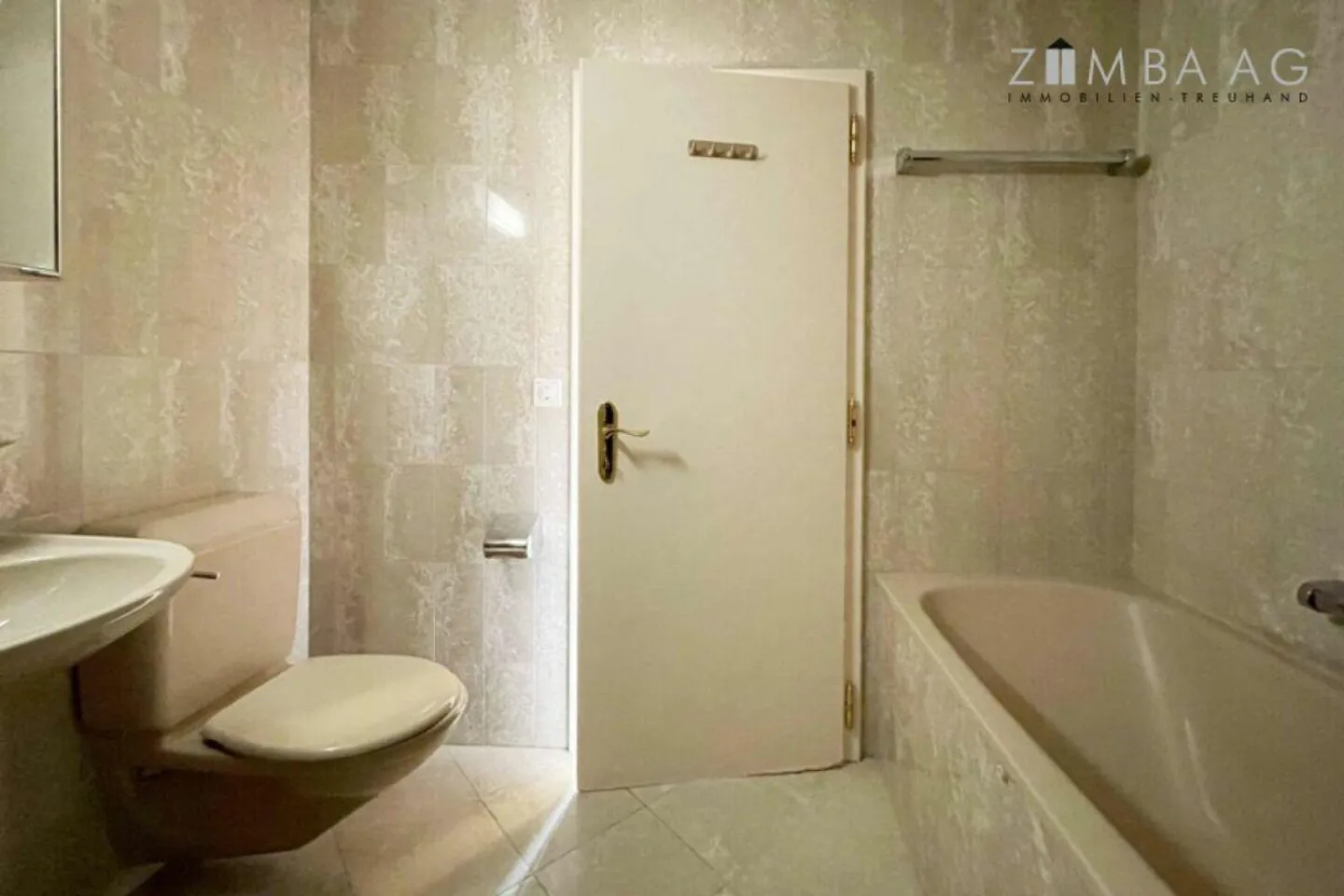 In una casa unifamiliare, spaziosa, soleggiata e tranquilla - Foto 9 di 11