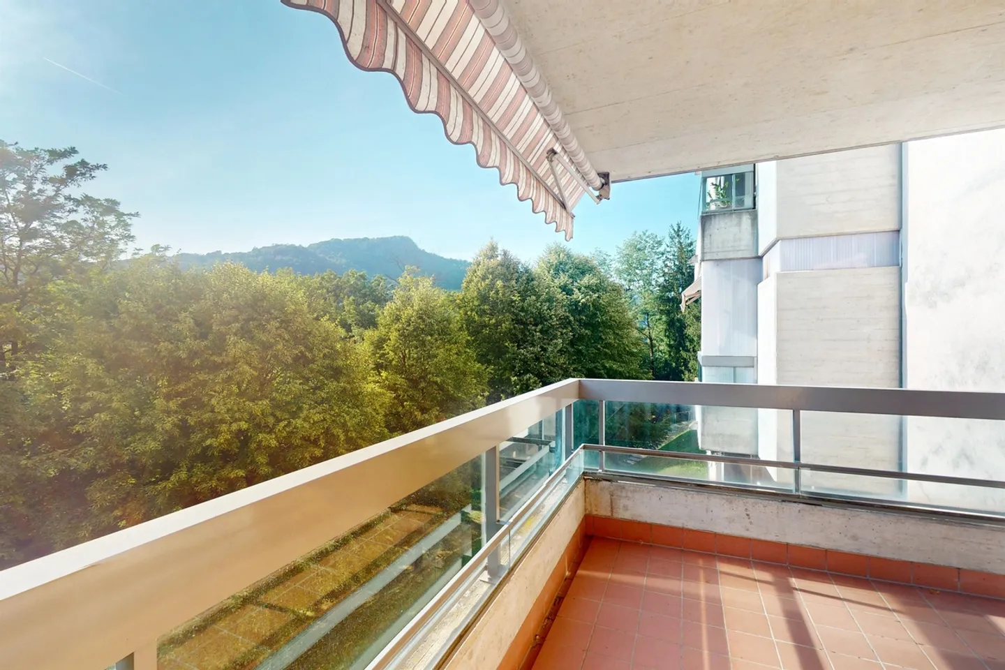 Grandi stanze, due bagni e possibilità di installare la propria lavatrice - Foto 4 di 8