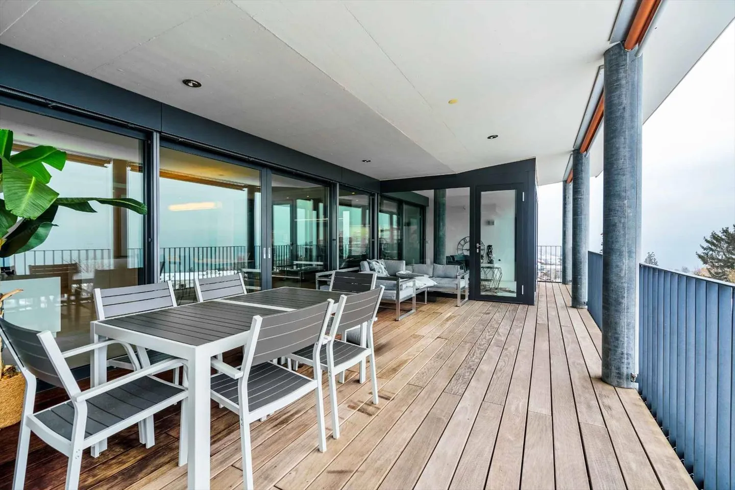 Luxury Penthouse with Terrace - Photo 7 of 13