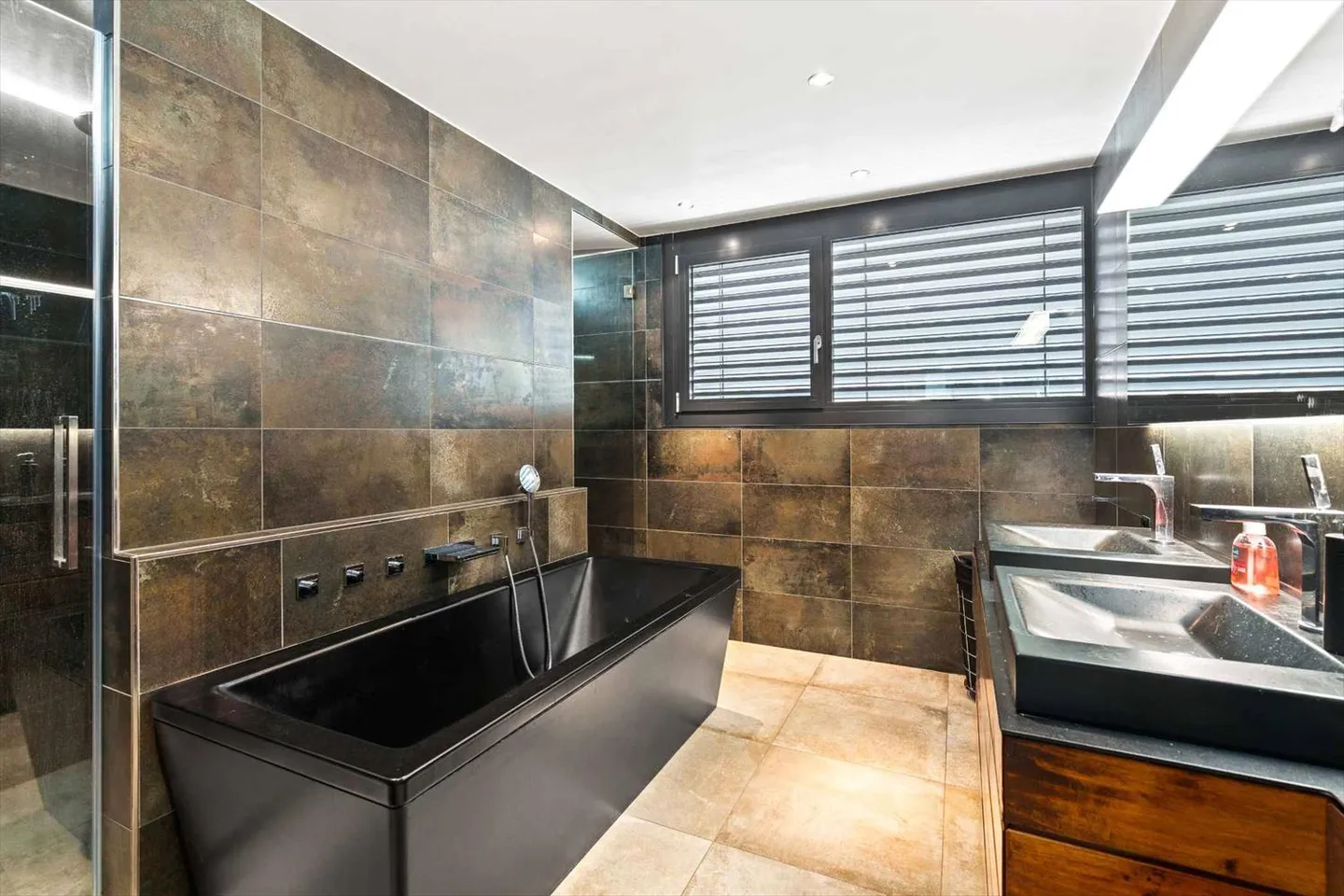 Luxury Penthouse with Terrace - Photo 10 of 13