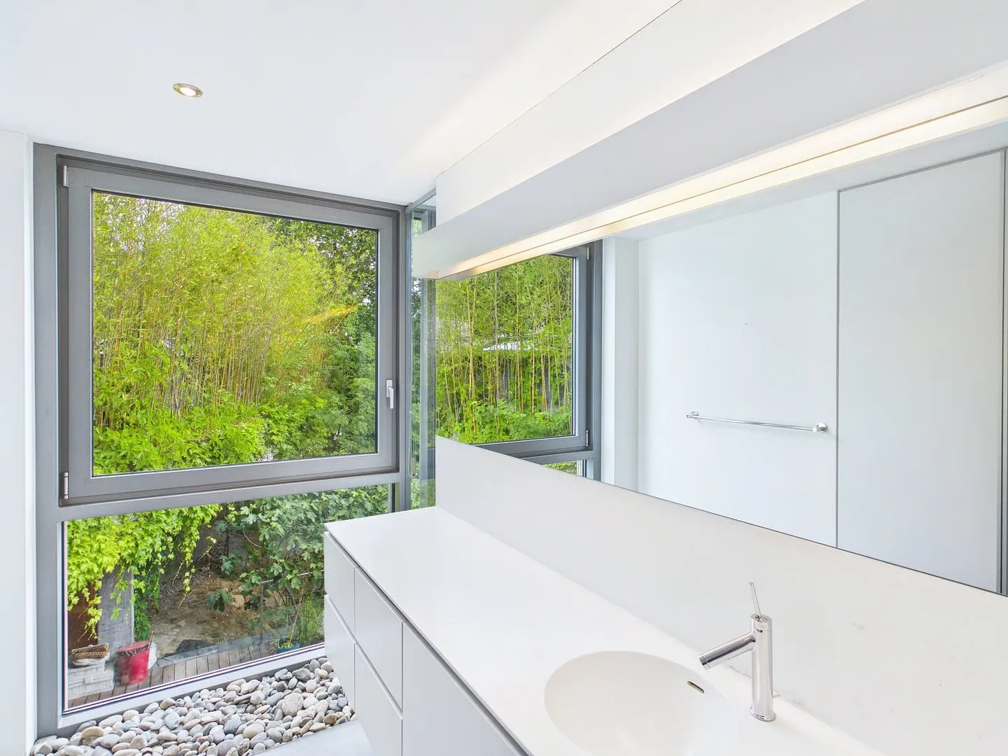 Appartamento triplex esclusivo con accesso diretto al lago e posto barca privato a Twann-Tüscherz - Foto 7 di 13