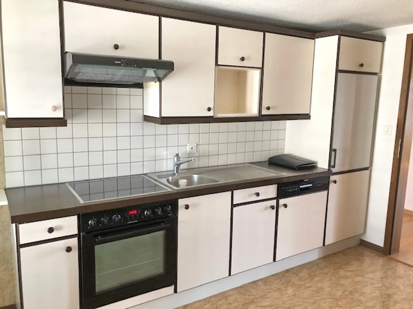 Cozy 3 1/2 room old building apartment with charm - Photo 6 of 9