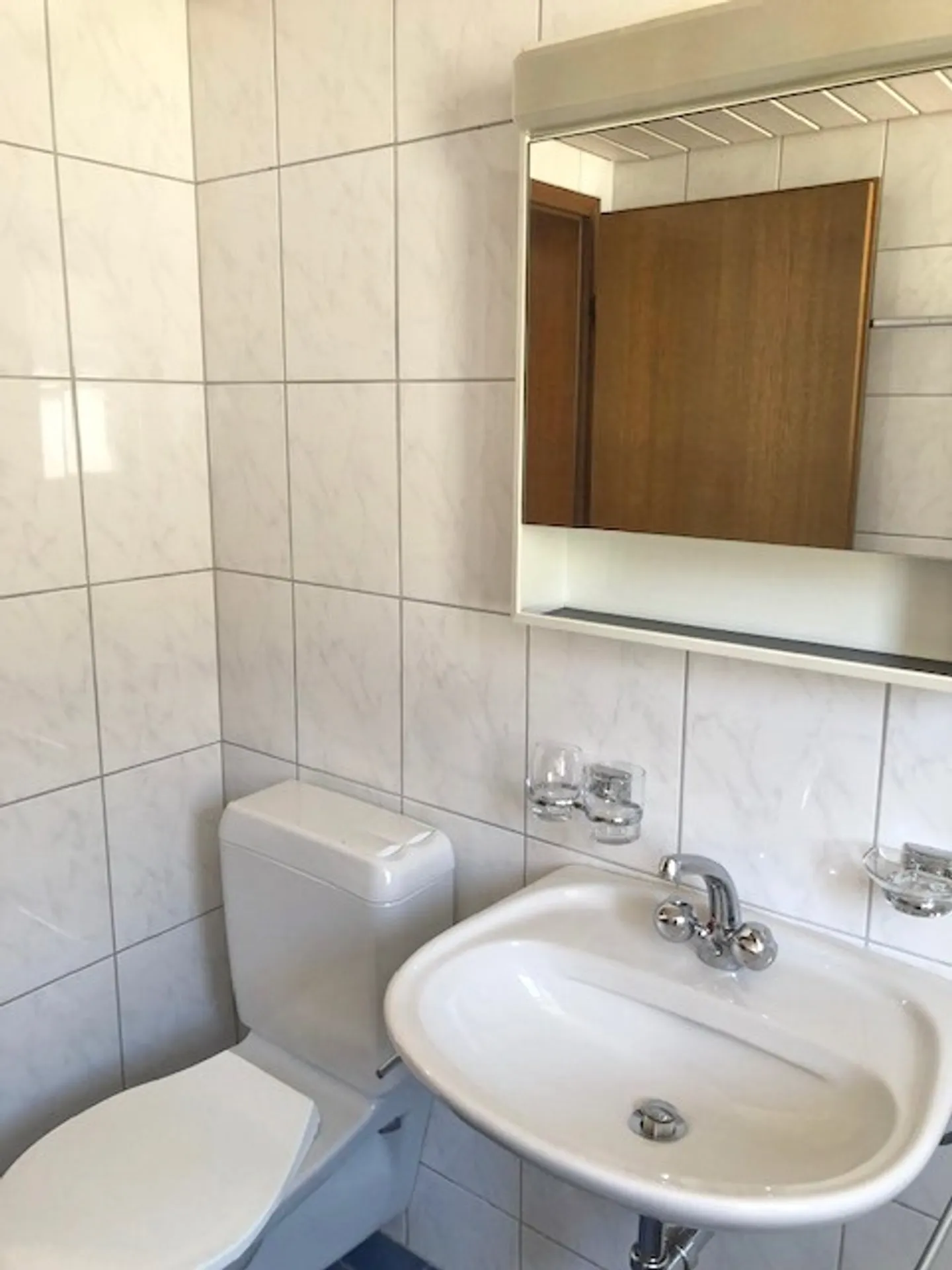 Cozy 3 1/2 room old building apartment with charm - Photo 9 of 9