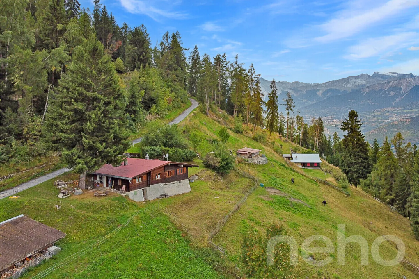Charming semi-detached chalet with land and terrace - Photo 3 of 12