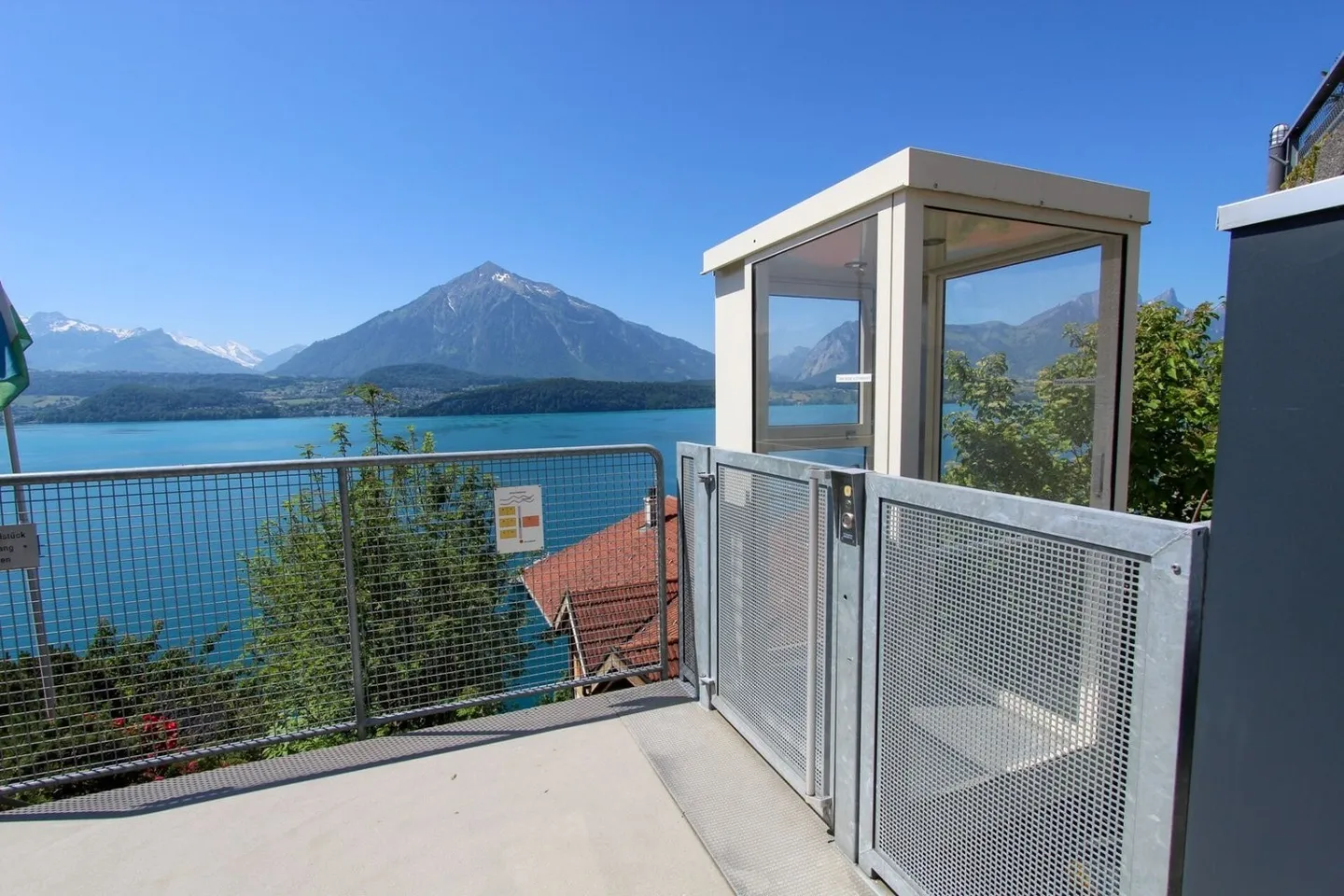 4.5-Room Oasis by Lake Thun with View of Niesen - Photo 2 of 13