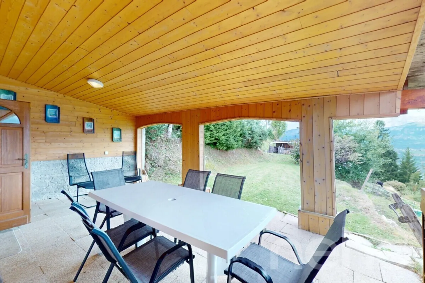 Charming semi-detached chalet with land and terrace - Photo 2 of 12