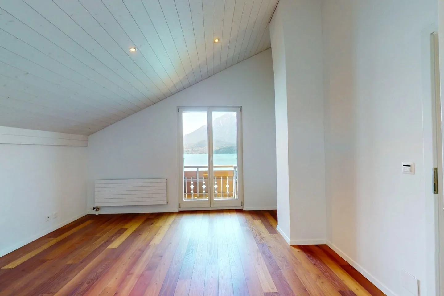 4.5-Room Oasis by Lake Thun with View of Niesen - Photo 13 of 13