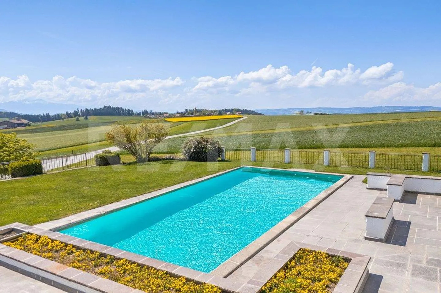 Lusso in campagna: casa di carattere con 13 stanze - Foto 1 di 13