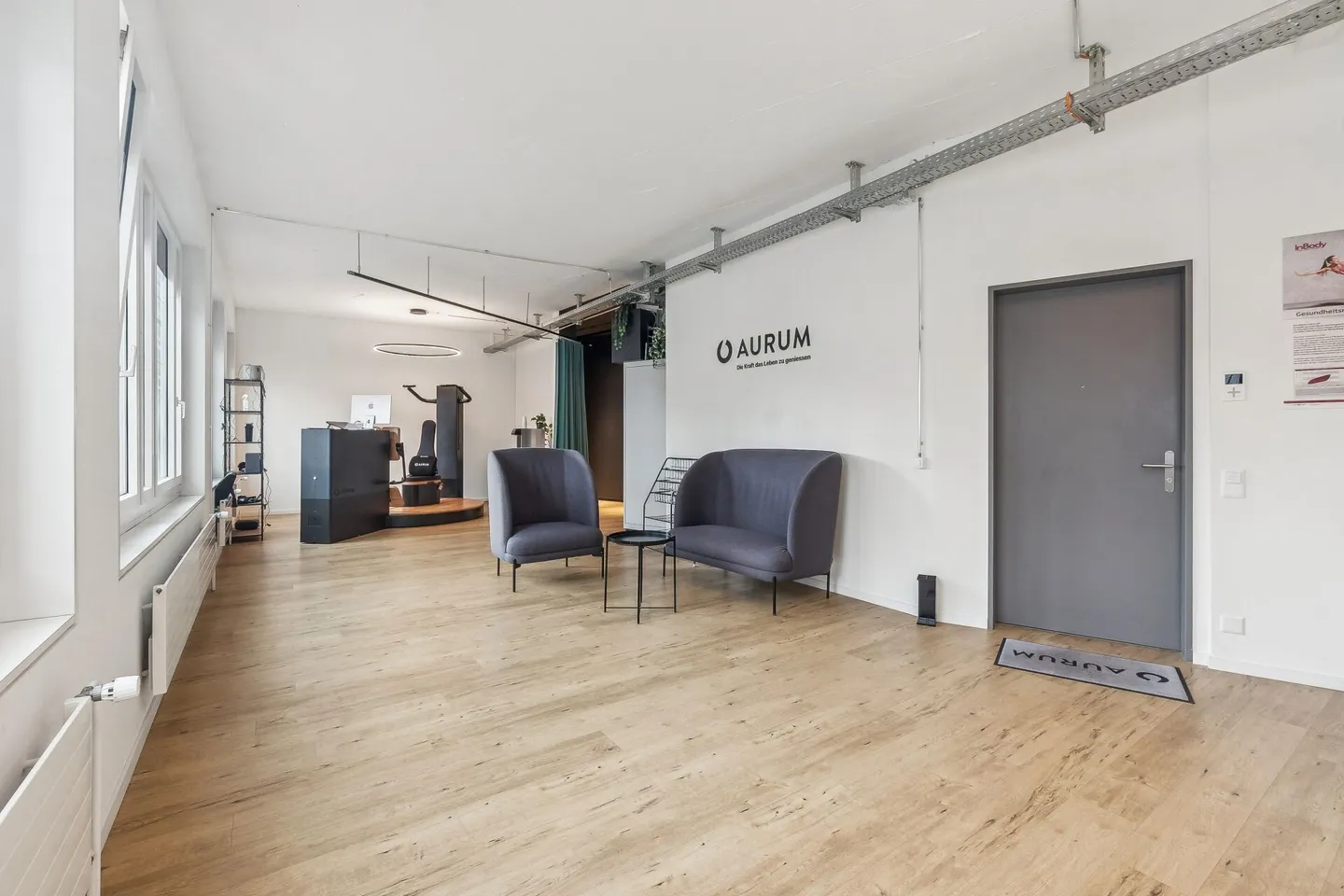 Modernes Fitness- oder Bürofläche - Foto 2 von 15