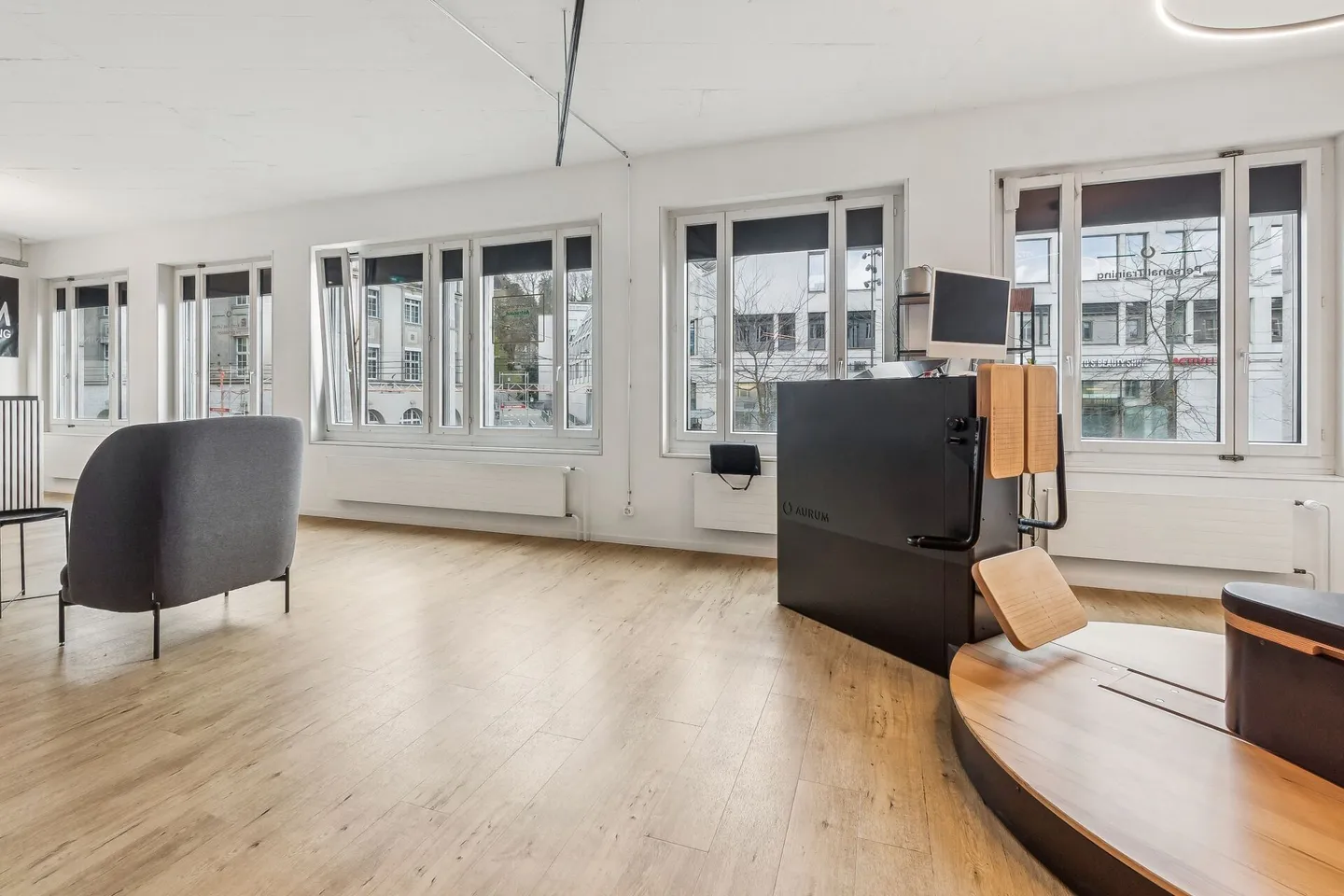 Modernes Fitness- oder Bürofläche - Foto 8 von 15