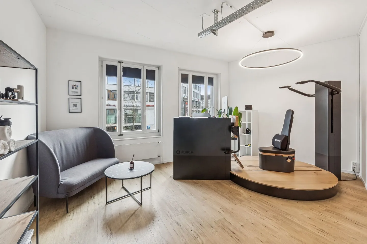 Modernes Fitness- oder Bürofläche - Foto 9 von 15