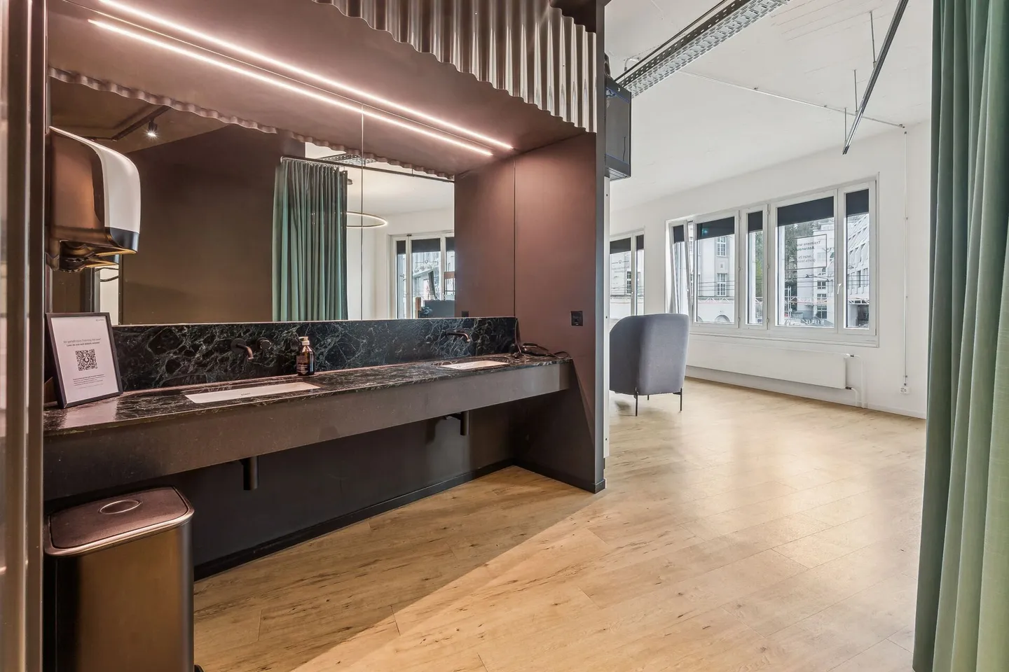 Modernes Fitness- oder Bürofläche - Foto 11 von 15