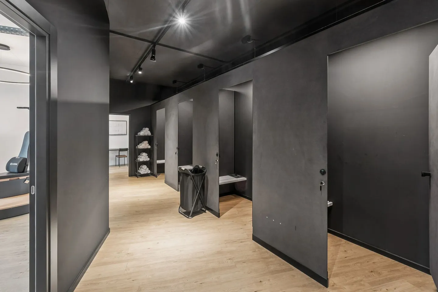 Modernes Fitness- oder Bürofläche - Foto 13 von 15