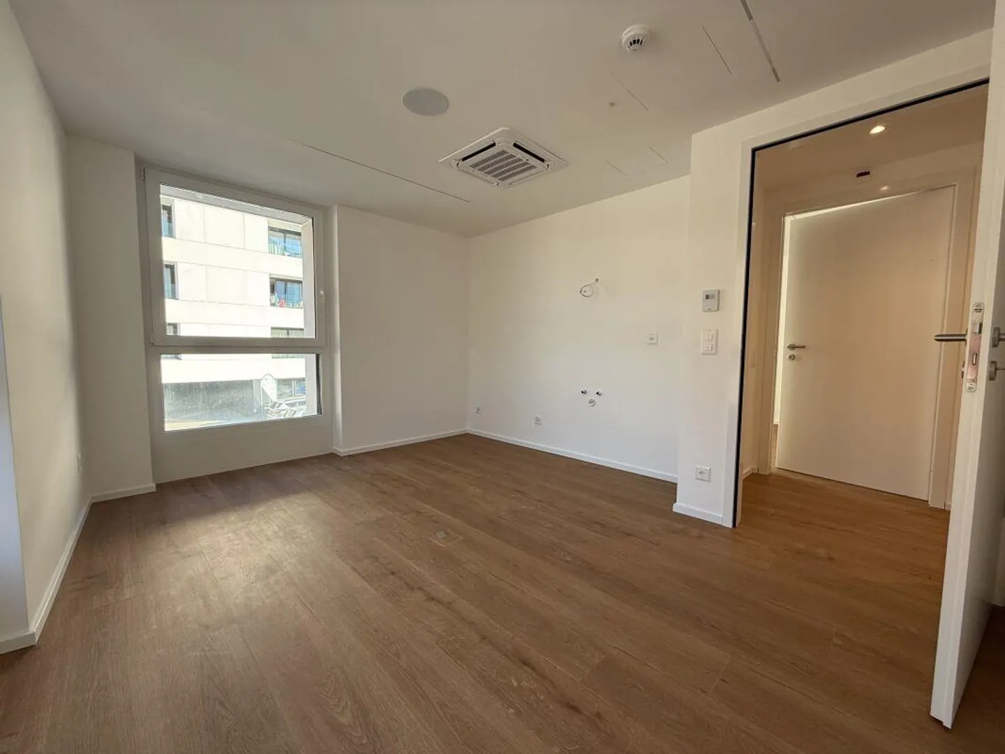 Centro Estetico in Affitto - Arbedo (3Â° Piano) - Foto 2 di 9