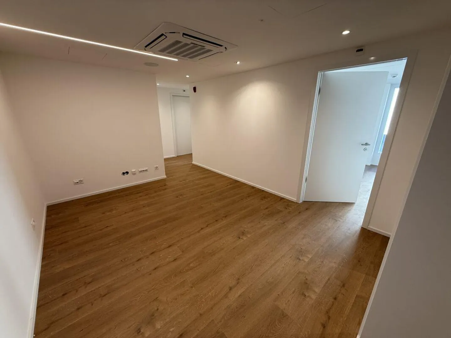 Centro Estetico in Affitto - Arbedo (3Â° Piano) - Foto 4 di 9