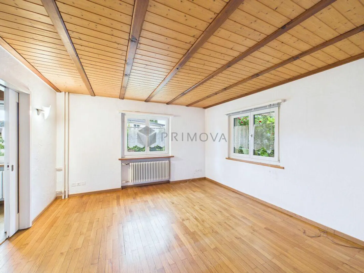 Réalisez votre rêve de logement tant attendu - Maison individuelle avec grand jardin et bonne connexion autoroutière cherche un nouveau propriétaire - Photo 3 sur 13